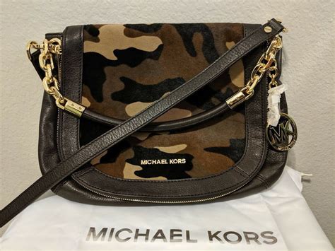 Michael kors camo bag + FREE SHIPPING .